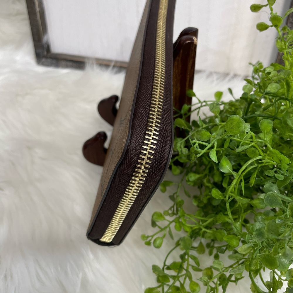 Authentic*** Louis Vuitton Large Reverse Monogram… - image 4